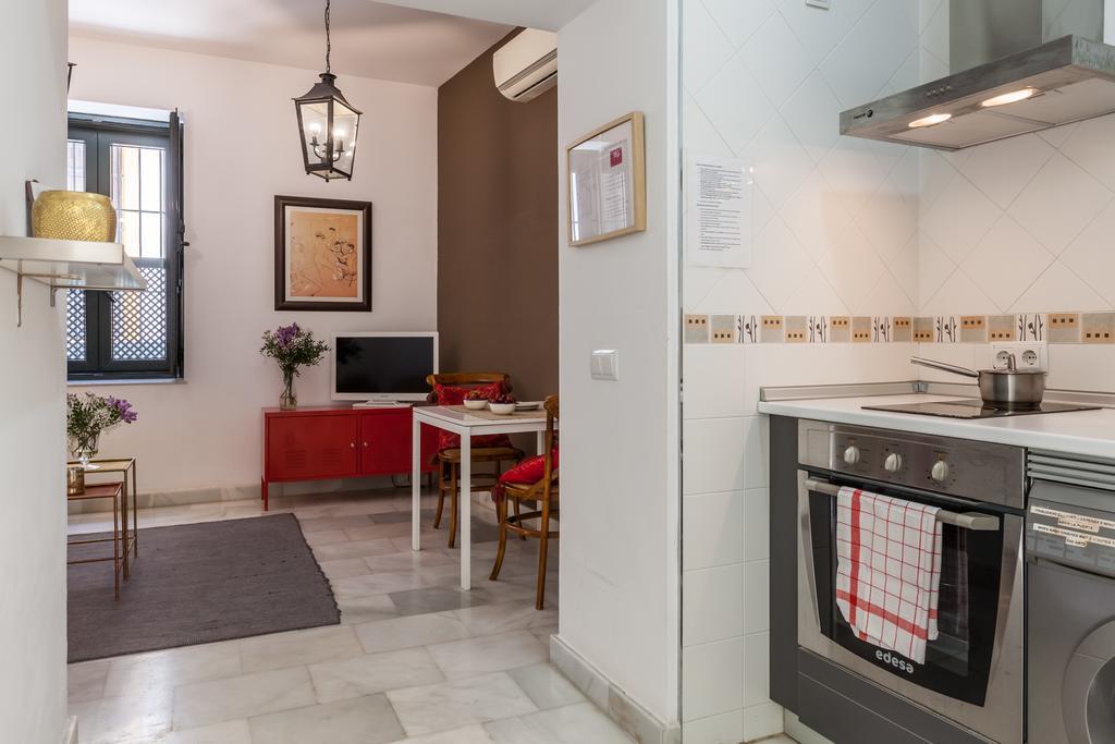 Apartamentos Mariscal Sevilha Exterior foto