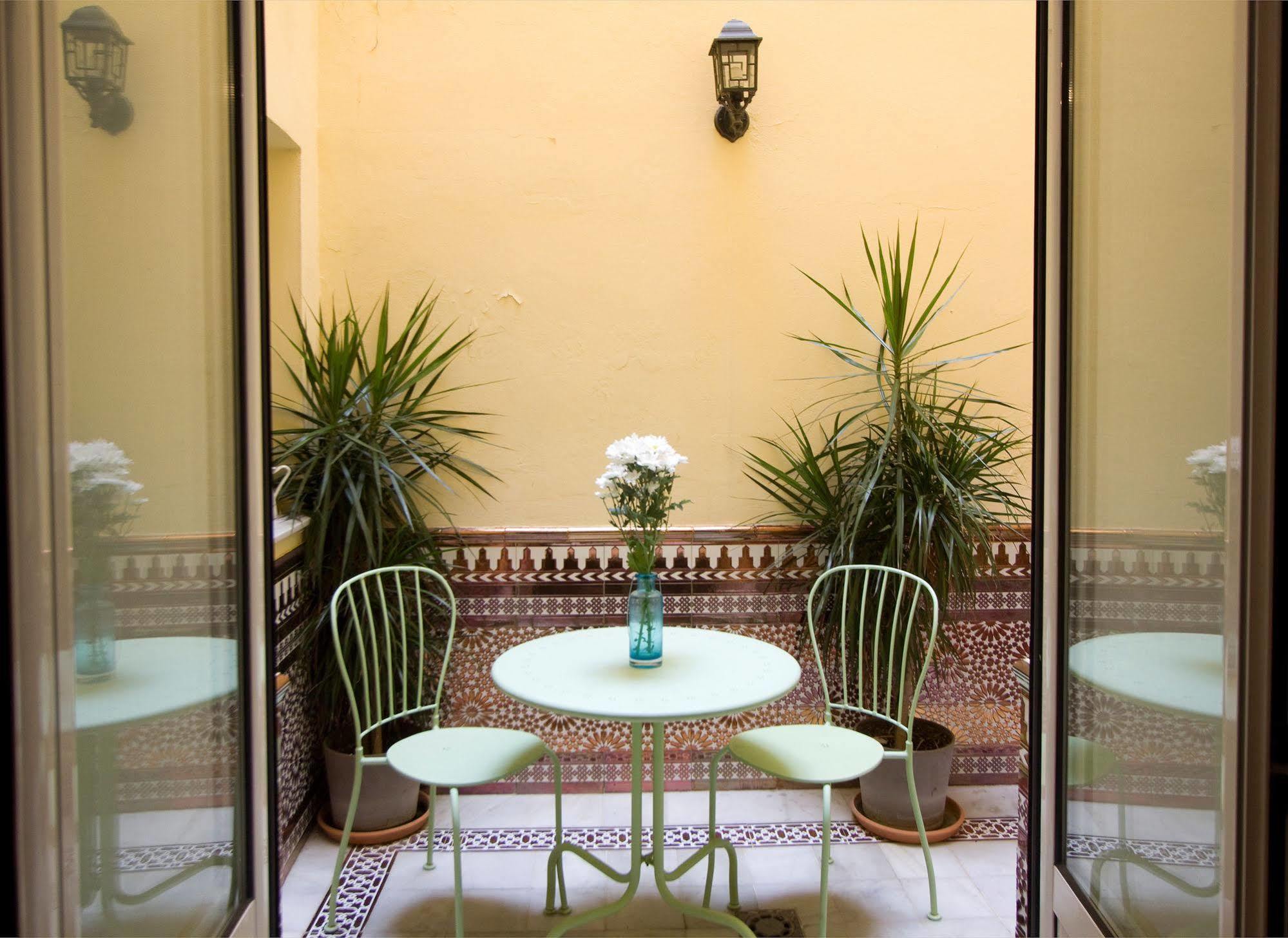 Apartamentos Mariscal Sevilha Exterior foto