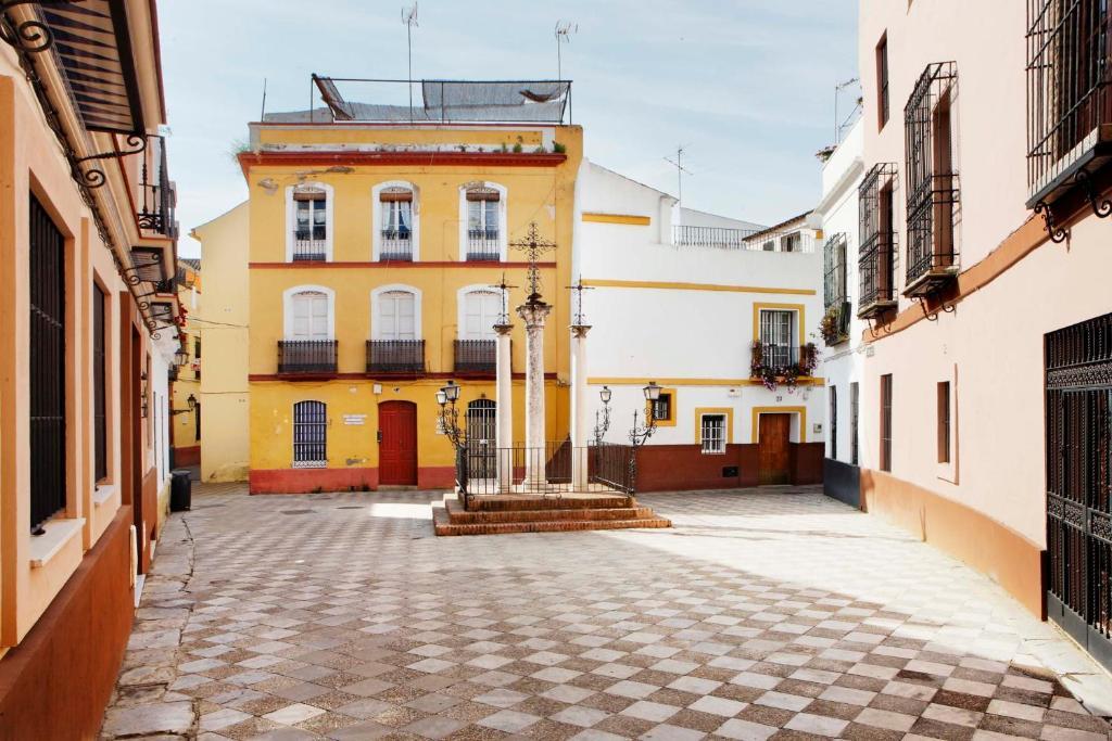 Apartamentos Mariscal Sevilha Exterior foto